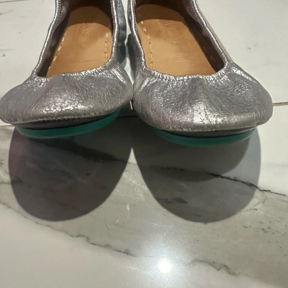 Silver Screen size 7 Tieks - Picture 2 of 4